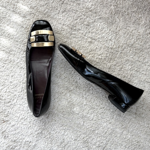 Stuart Weitzman Black Patent Leather Loafer w/ Polished Gold Tone Buckle 7.5N